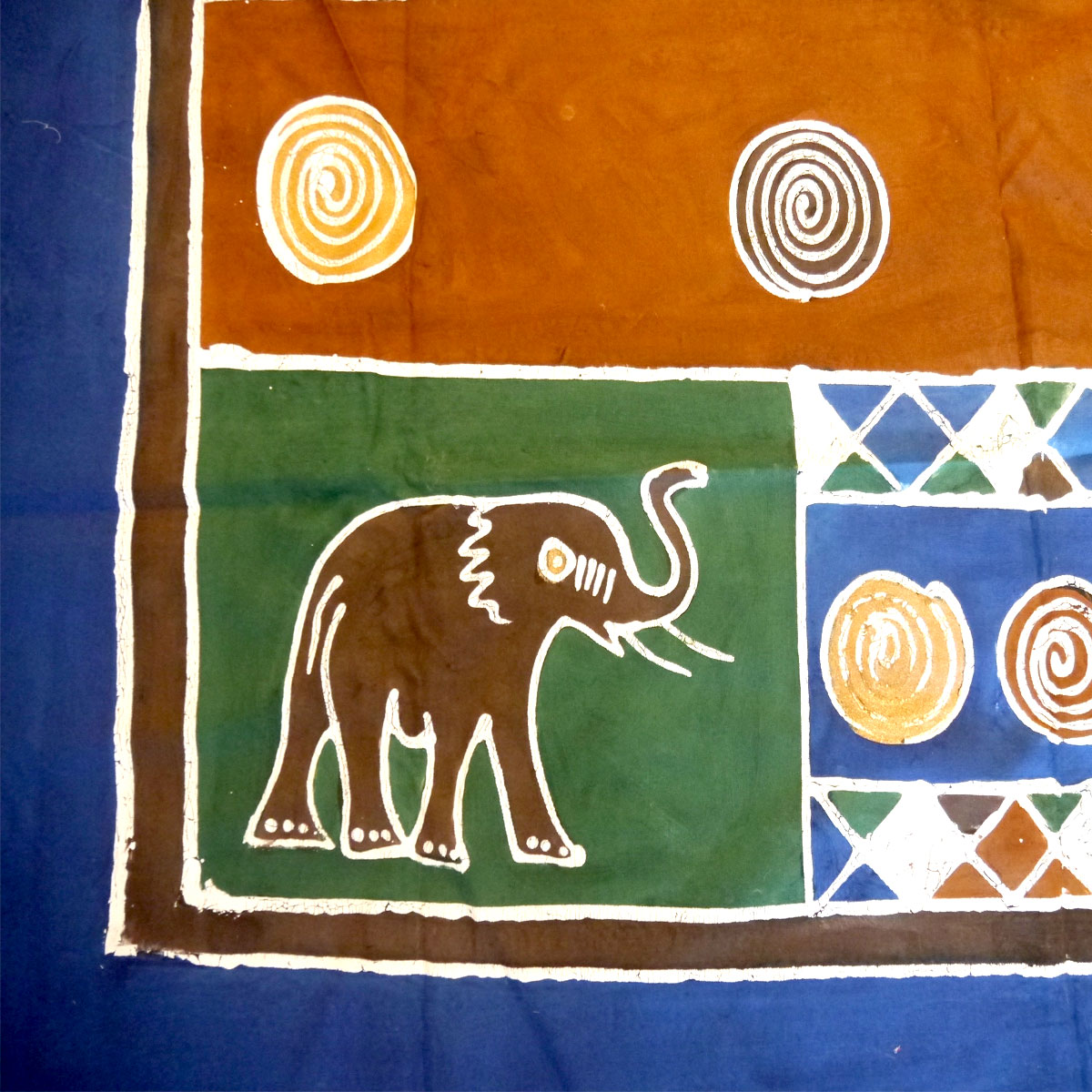 アフリカ・ジンバブエ製 ろうけつ染め布（150cm×180cm）象と亀と壺